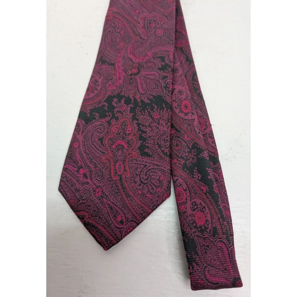 Brooks Brothers Makers All Silk Paisley Necktie Red Made in USA Handmade Classic